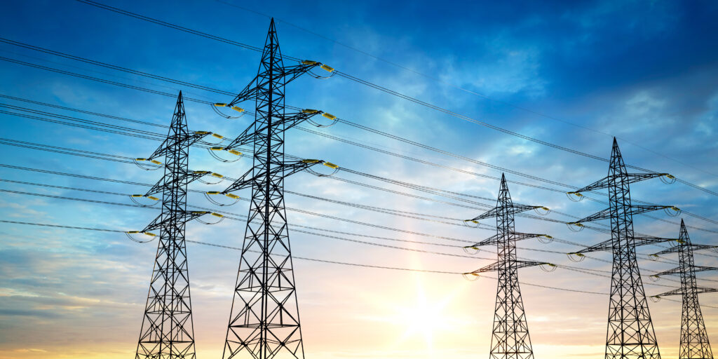2 Hochspannungsleitungen im Abendhimmel als Symbol für die Kernkraftwerk Gösgen Case Study baseVISION