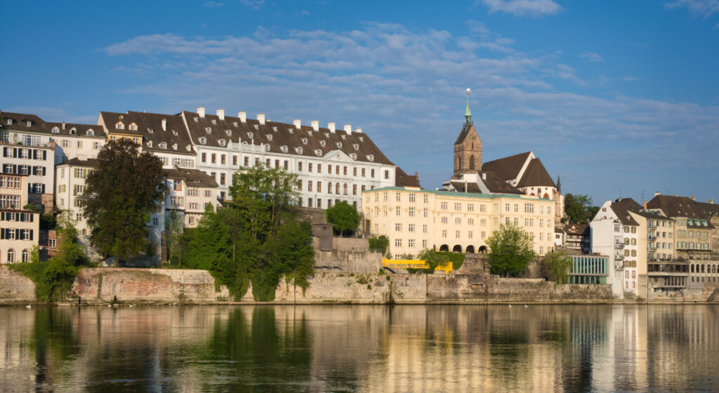 Basler Skyline mit alter Universität und dem Rhein als Symbol für die Universität Basel Case Study von baseVISION